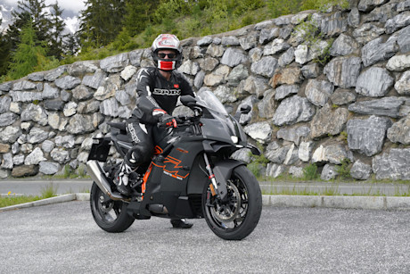 KTM -990-rc-r-2026_ah-seitlich