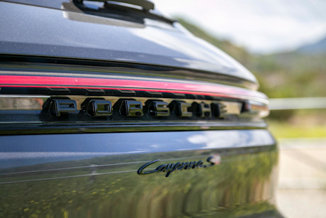 Editorial 2024 porsche cayenne 16 jw