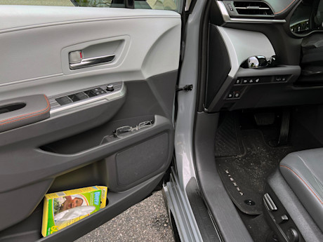 Editorial 2023 toyota sienna xse awd td 230908 29 msp