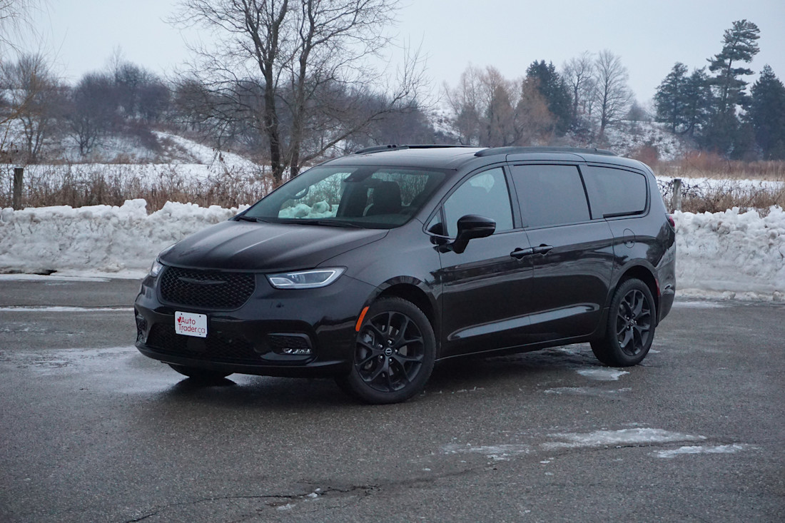 2026 Chrysler Pacifica AWD Review + Video Body Image