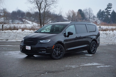 2026 Chrysler Pacifica AWD Review + Video Body Image