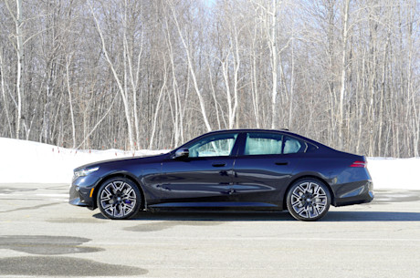 BMW 550e xDrive 2025 : essai routier Image