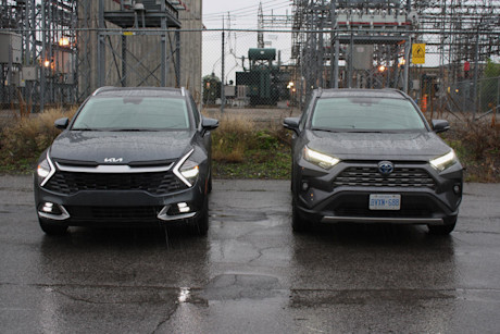 Kia Sportage HEV 2023 vs Toyota RAV4 Hybride 2022 : match comparatif Image