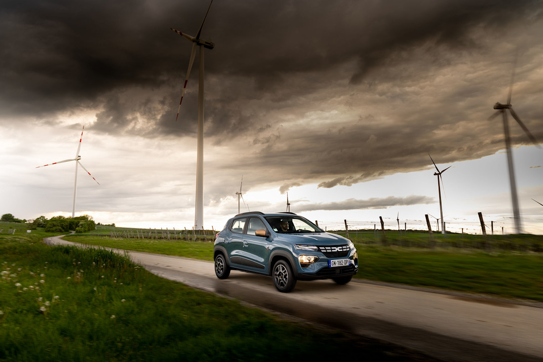 Dacia-Spring-Electric-65-Front-Dynamic