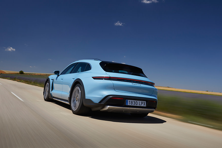 PORSCHE-TAYCAN-CROSS-TURISMO-016.jpg