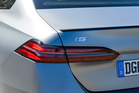 Editorial 2024 bmw i5 m60 xdrive fd 231001 06 kd