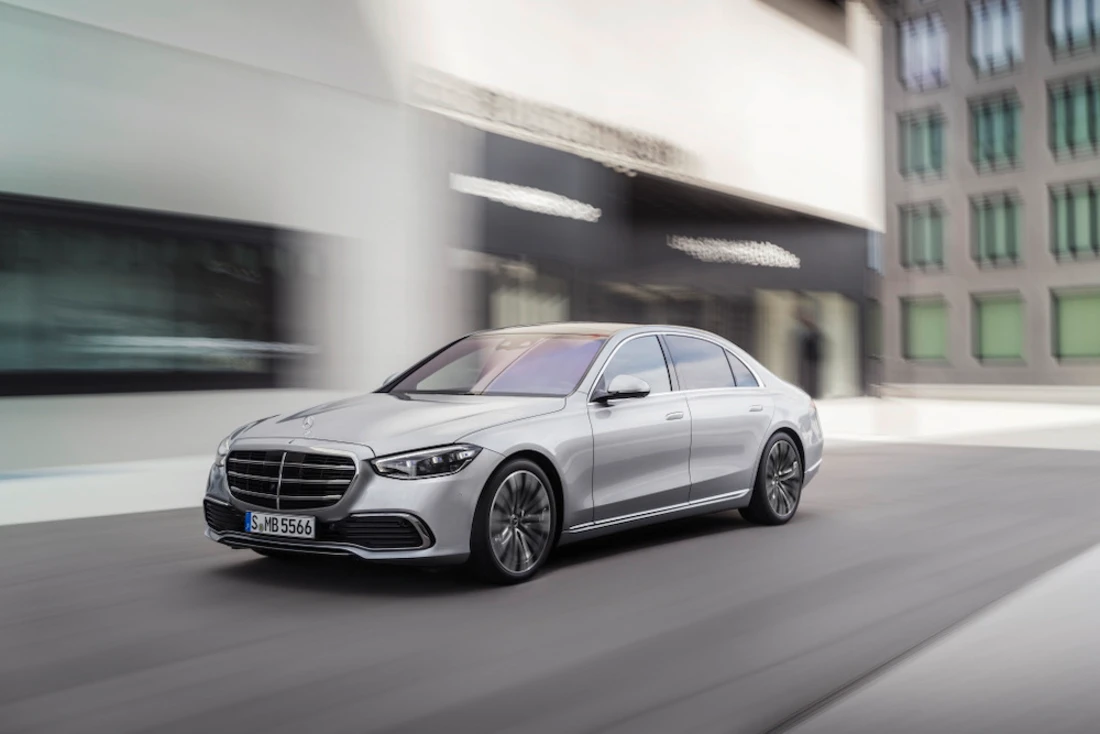 Die Mercedes-Benz S-Klasse ist einer der Klassiker unter den großen Autos der Oberklasse.  Die Mercedes-Benz S-Klasse ist einer der Klassiker unter den großen Autos der Oberklasse.
