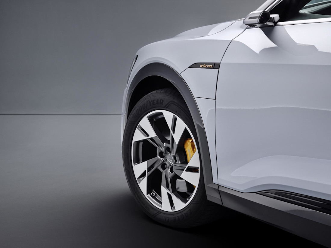Audi e-tron 50 quattro 06.jpg