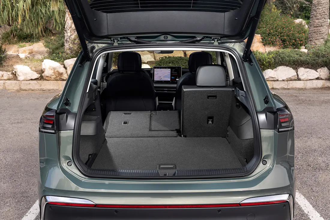 Der Kofferraum des Tiguan fasst 652 bis 1.650 Liter, die Anhängelast beträgt beim frontgetriebenen Basismodell 1.800 Kilogramm, das Top-Modell mit Allrad und Diesel zieht bis zu 2,5 Tonnen.  Der Kofferraum des Tiguan fasst 652 bis 1.650 Liter, die Anhängelast beträgt beim frontgetriebenen Basismodell 1.800 Kilogramm, das Top-Modell mit Allrad und Diesel zieht bis zu 2,5 Tonnen.