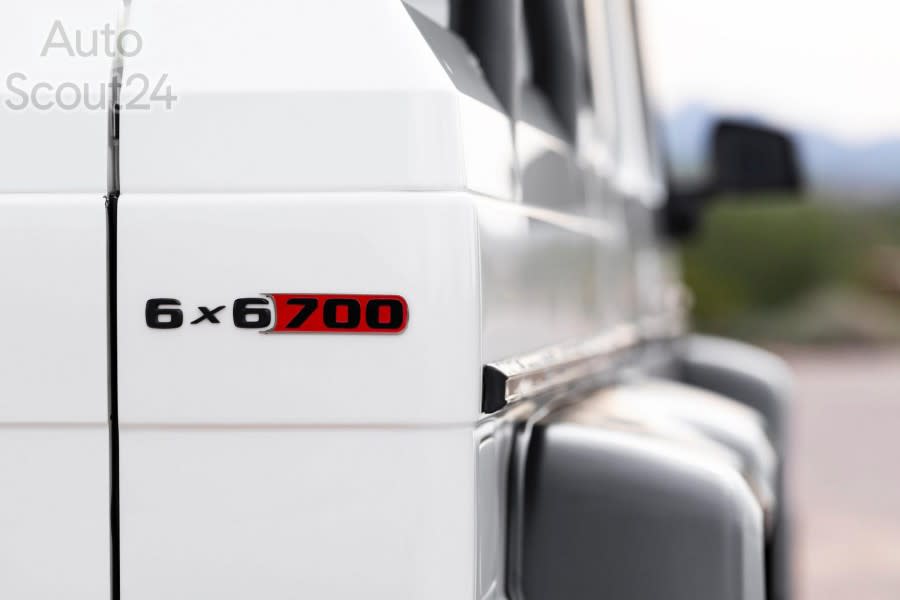 Mercedes-Benz-G63-6x6-Brabus-14.jpg