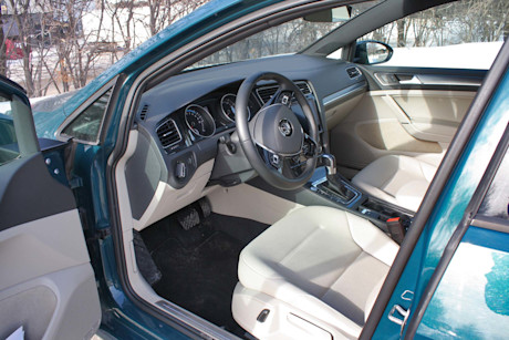 Essai hivernal : Volkswagen e-Golf 2017 Body Image