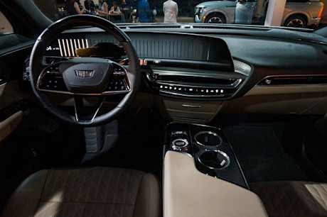 Editorial 2025 cadillac lyriq preview jv 241003 12