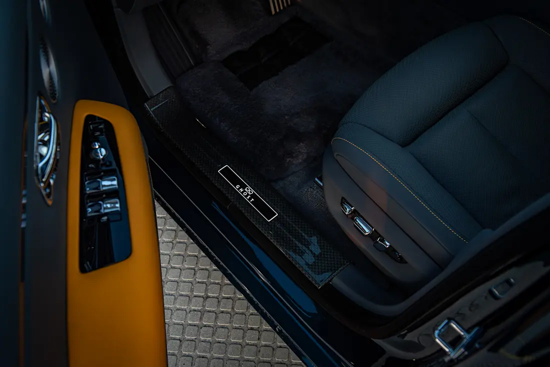 rolls-royce-ghost-black-badge-einstieg