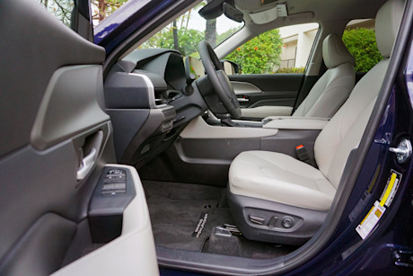 Editorial 2024 toyota grand highlander 17 di