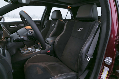Editorial 2018 chrysler 300s awd 13 jw
