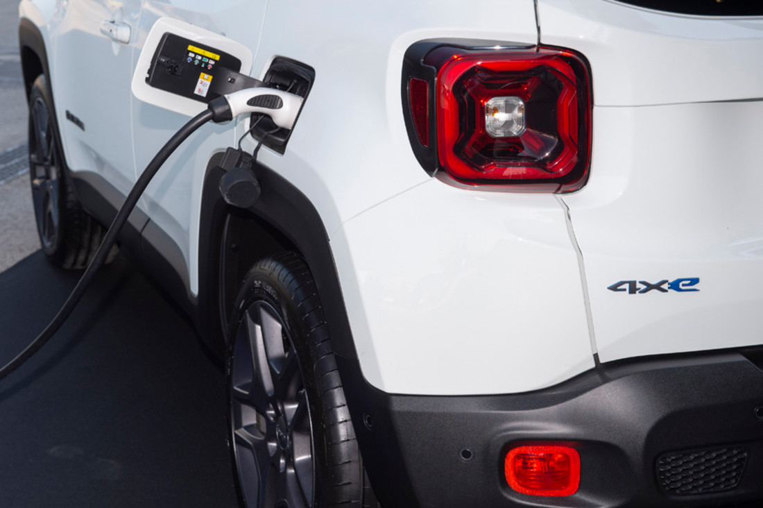 jeep-renegade-4xe (7).jpg