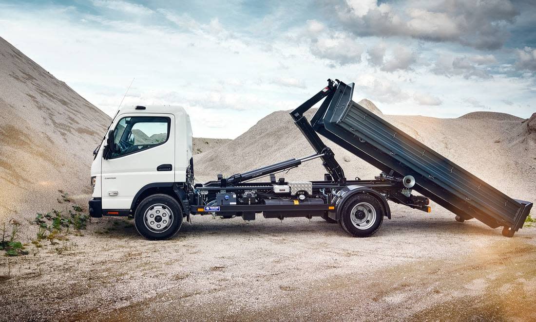 gqE3YmEEIawZKYNliJx0q-e1595097624170a0714e91b284ed3f83-mitsubishi-canter-side-1100