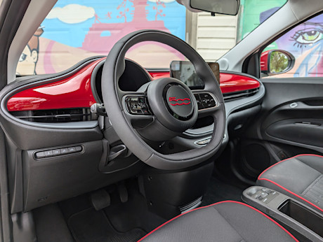 Editorial 2024 fiat 500e red td sbe 240830 17