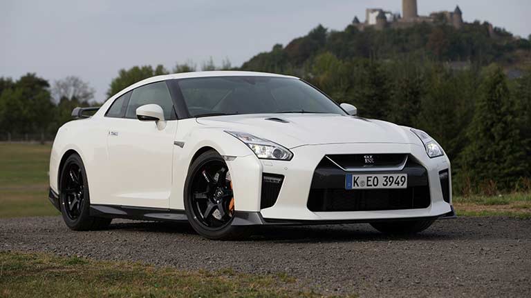 Nissan GT-R vedere din fata