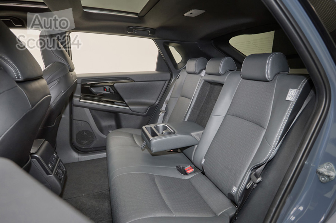 Subaru Solterra_interior (7).jpg