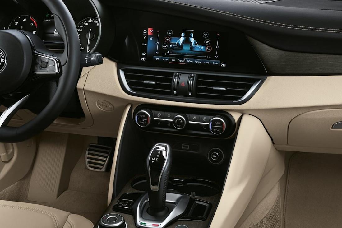 Alfa_Romeo-Giulia-2020-1600-0c.jpg