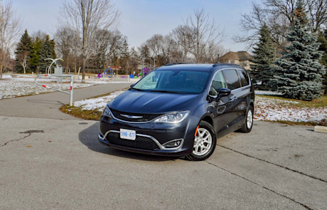 Editorial 2020 chrysler pacifica touring 02 mb