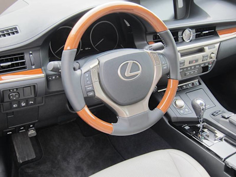 Editorial 2013 lexus es pw 007 829