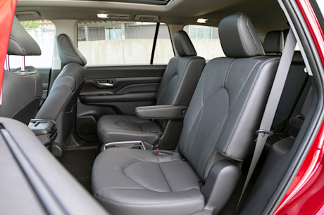 Editorial 2024 toyota grand highlander limited awd td 231019 14 jw