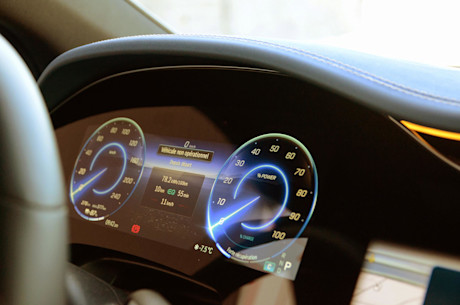 Mercedes-Benz EQS VUS 2023 : essai routier Body Image