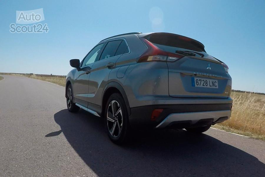 FT_17_eclipse_cross_rodando1.jpg