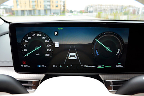 Genesis GV60 Performance 2023 : essai routier Body Image