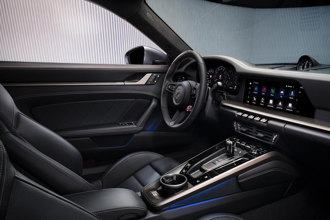 911_TurboS_interior.jpg