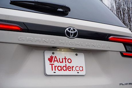 Editorial 2024 toyota grand highlander platinum hybrid max td 240131 10 di