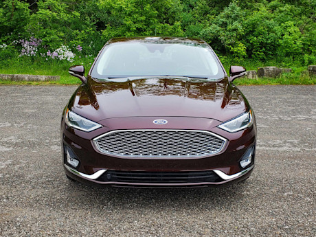 Editorial 2019 ford fusion energi titanium 01 sw