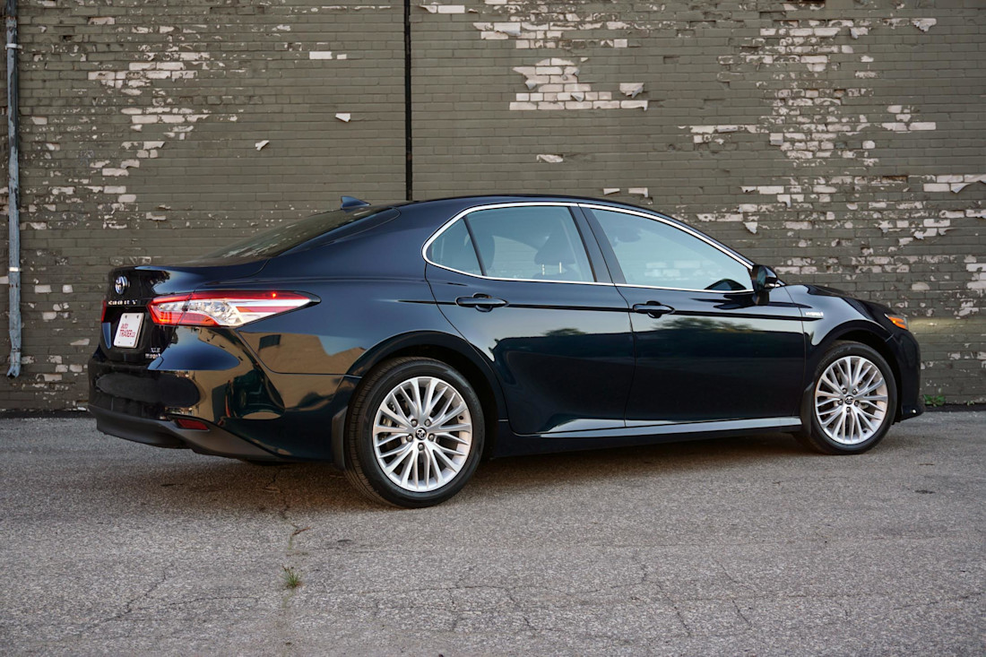 Editorial 2020 toyota camry hybrid xle 05 di