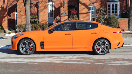 Editorial 2021 kia stinger gt limited neon orange 03 pb