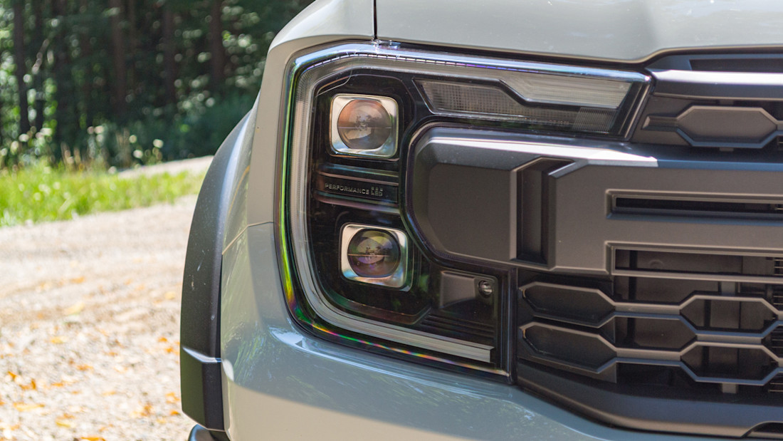 2026 Ford Ranger Raptor v Toyota Tacoma TRD Pro - Comp - KP - 261009 - 3.jpg