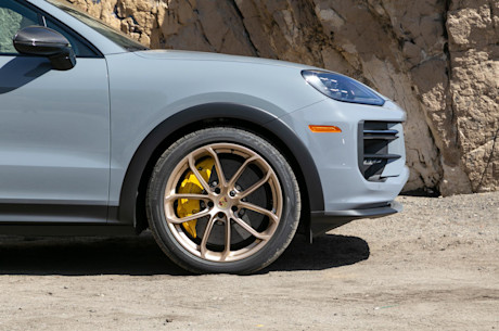Editorial 2024 porsche cayenne coupe 04 jw