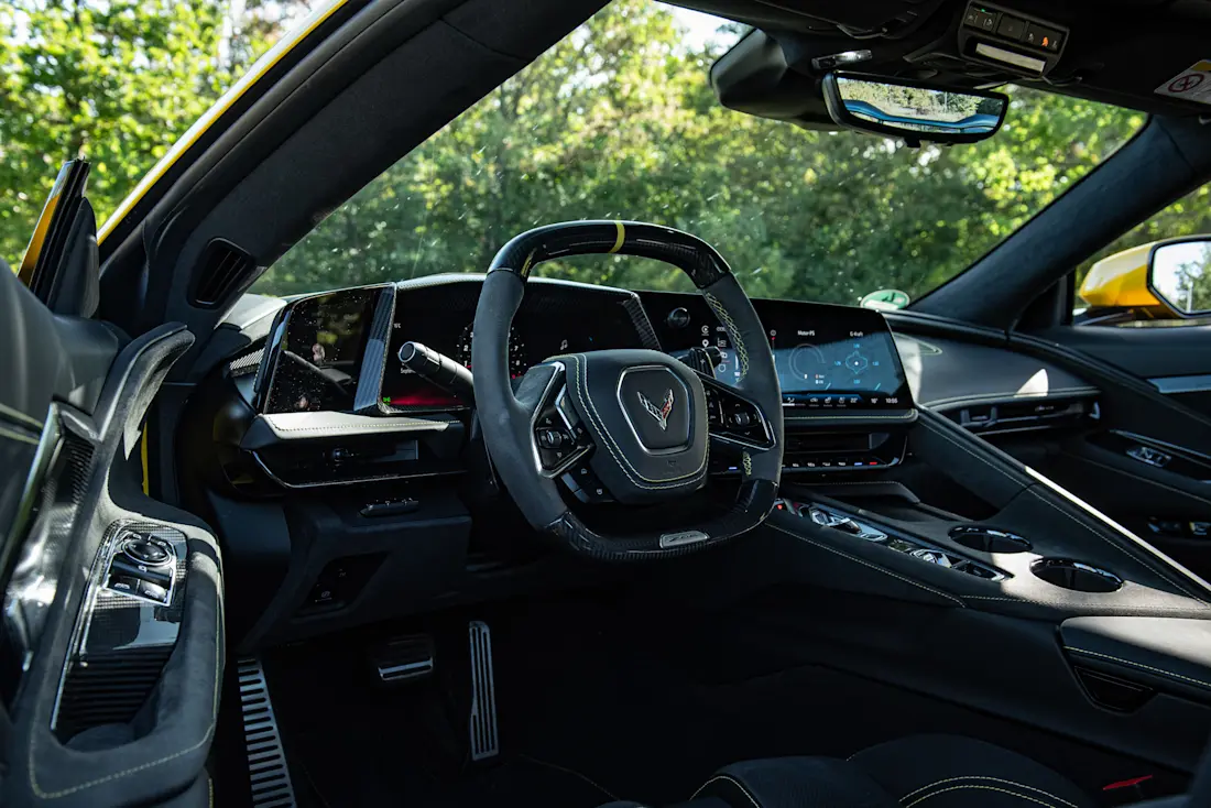 corvette-c8-z06-cockpit