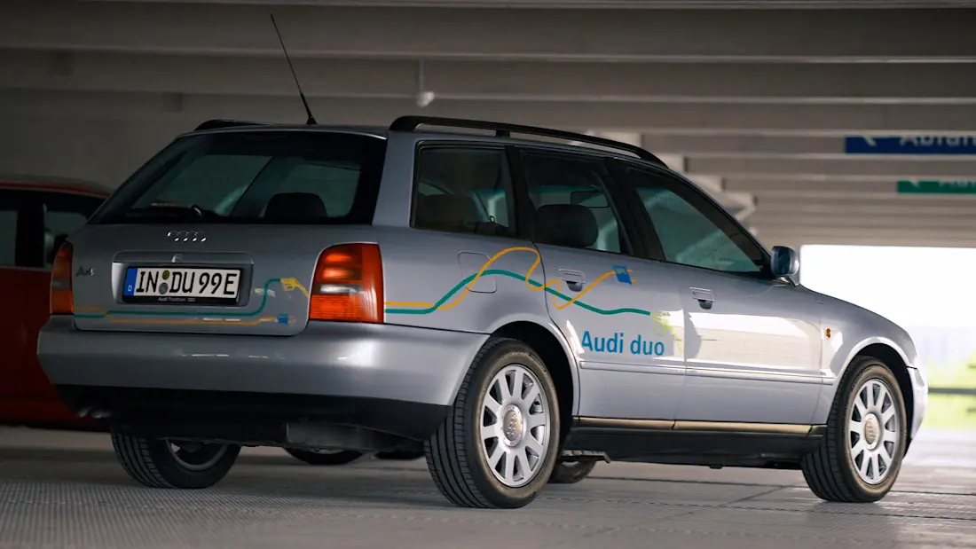 audi-a4-duo-1996-heck