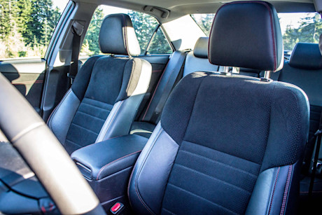 Editorial 2015 toyota camry xse v6 bm 09