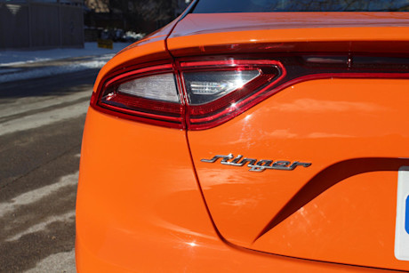 Editorial 2021 kia stinger gt limited neon orange 09 pb