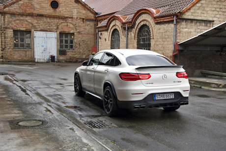 Editorial 2018 mercedes amg glc 63 s coupe 06 lw
