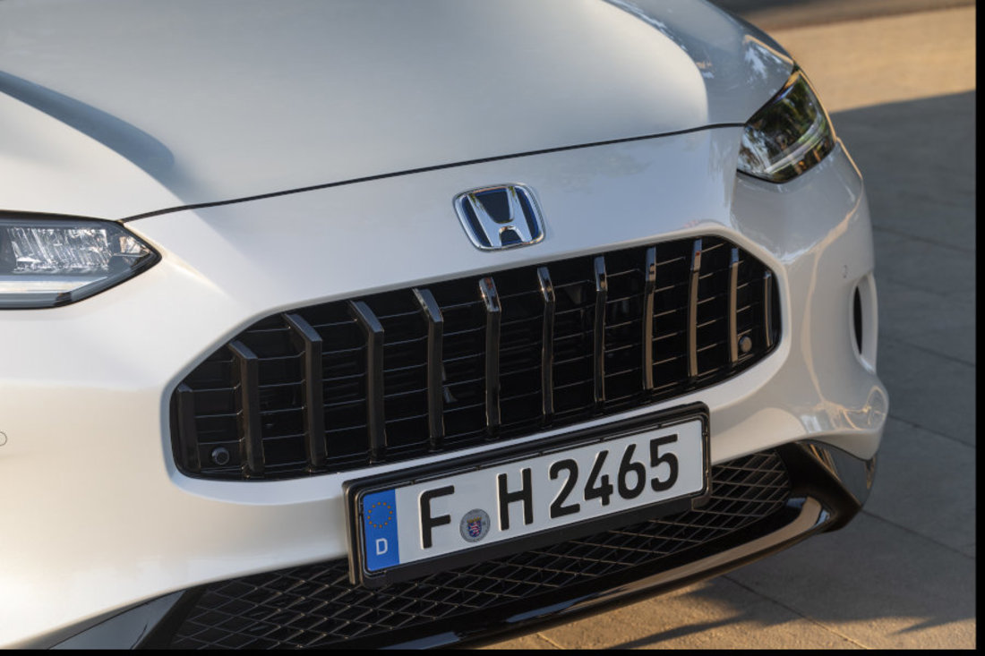 Honda ZR-V White-9.jpg