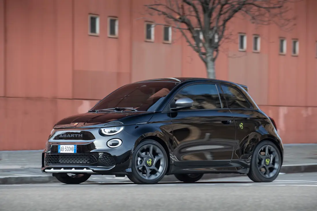 abarth_500e_voor.jpeg abarth_500e_voor.jpeg