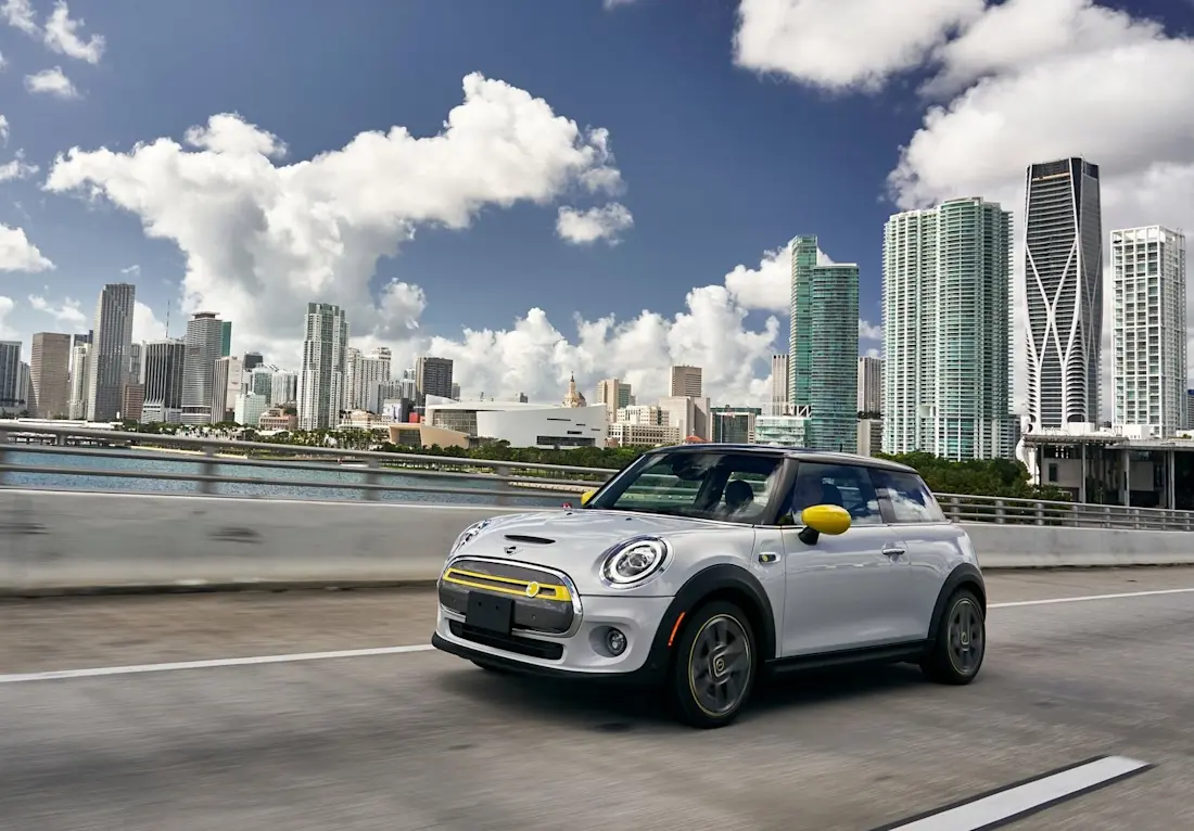 mini-cooper-se-front