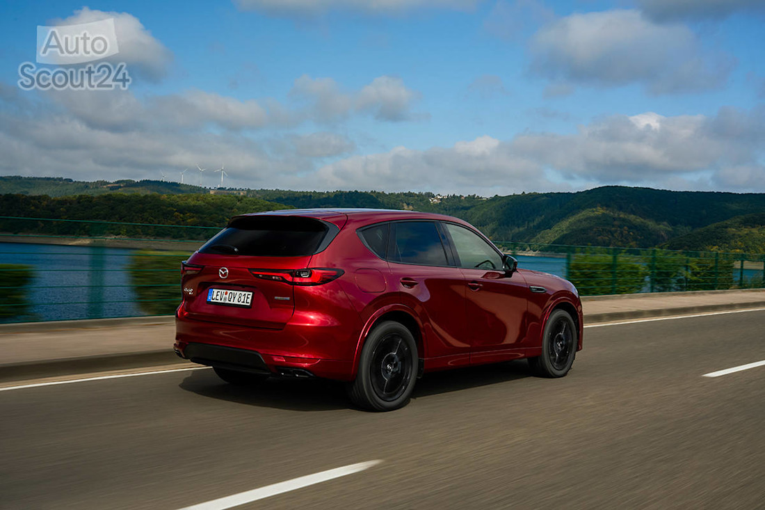 MazdaCX-60_Homura_Germany_act_-(10).jpg