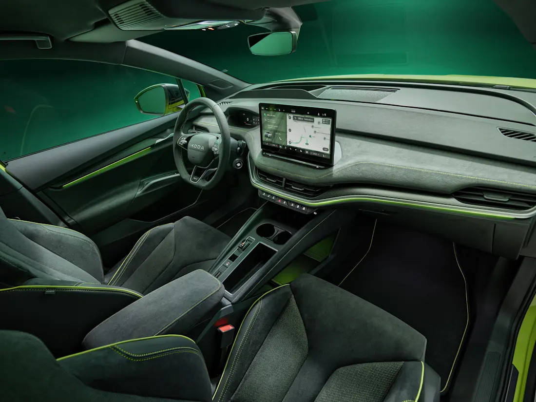 skoda-elroq-rs-laat-kia-ev3-zijn-achterlichten-zien-2025-05 skoda-elroq-rs-laat-kia-ev3-zijn-achterlichten-zien-2025-05