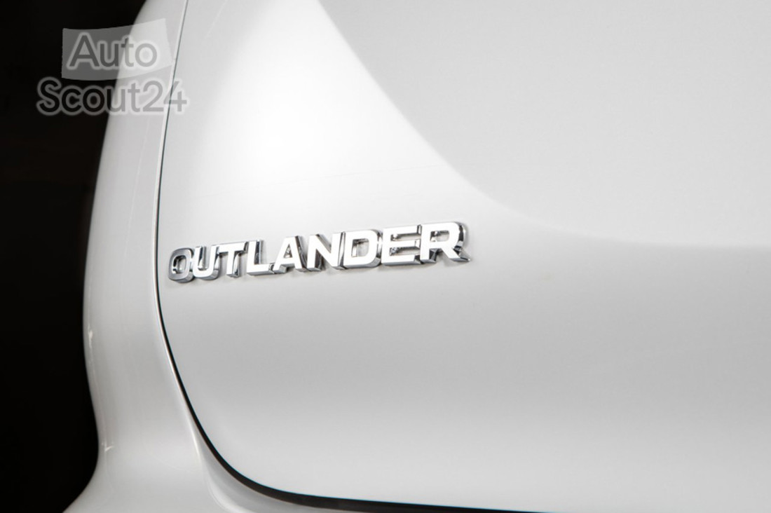 Mitsubishi-Outlander-2022-1280-4b.jpg