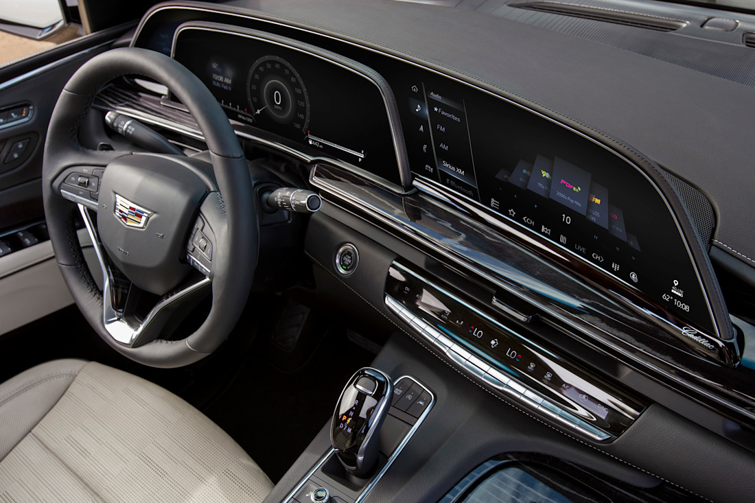 2023-cadillac-escalade-sport-003